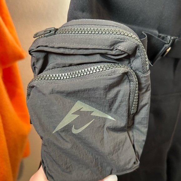 NIKE TRAIL LEGGINGS WITH ALL THE CUTE DETAILS - Picture 3 of 4